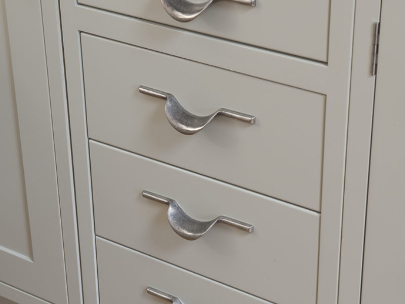 feature kitchen hardware on drawers